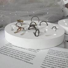 极简纹理圆形戒指收纳架 - 槽式设计白色石膏首饰收纳托盘 | 戒指展示架及首饰摄影道具，适用于梳妆台及家居装饰 - 白色 - 查看 4