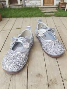 1 Pair Girls' Sequin Mary Jane Flat Shoes With Bow & Heart Pendant, Round Toe Dress Shoes For Party, Wedding, Daily Wear - Silver - View 1