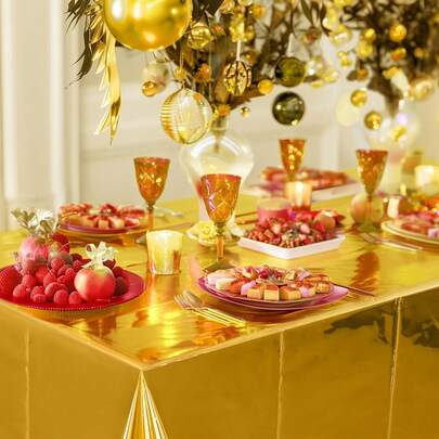1 chiếc khăn trải bàn bằng nhựa mạ vàng hình chữ nhật, thích hợp cho đám cưới, kỷ niệm, sinh nhật, lễ tốt nghiệp, tiệc độc thân, Lễ Tạ ơn, Giáng sinh, kích thước 54 x 108 inch.