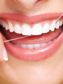 Oral-B 50米含蜡牙线，微蜡涂层，滑动顺畅，强韧尼龙纤维，有效去除牙菌斑和食物残渣，清新薄荷味，温和呵护牙龈，日常口腔护理必备品。 - 白色 - 查看 11