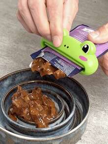 1pc Metal Manual Toothpaste Squeezer - Compression Type Toothpaste Dispenser, Space-Saving Kitchen Supplies, Toothpaste Compressor Suitable For Household Use, Daily Necessities. Also Applicable For Cosmetics, Creams, Medicines, Cat Food And Art Studio Paint Tubes, Reducing Waste, No Electricity Required. Toothpaste Squeezer, Cat Food Squeezer, Plastic Animal-Shaped Toothpaste Dispenser Suitable For Children, A Good Choice For Children's Day Gifts (Random Color And Style) - Multicolor - View 11