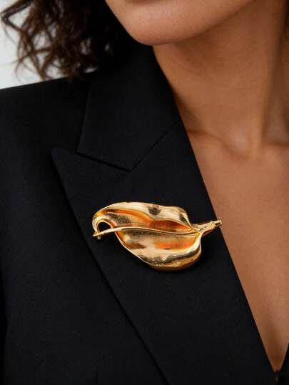 1 Pc Personalized And Fashionable Irregular Leaf-Shaped Brooch For Women, Stylish Street Decoration Brooch. Can Be Decorated On Clothes, Pants And Shoes.Bag Pins Ideal Gift For Friends, Suitable For Valentine's Day, Mom And Mother's Day.