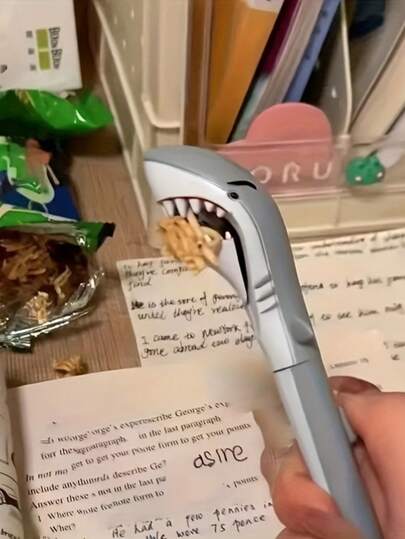 1pc Retractable Shark Shaped Ballpoint Pen, Plastic Material, Round Body, Lightweight And Portable, Suitable For Students And Office Use