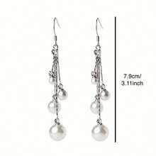 Un par de pendientes de moda para mujer con colgantes en cascada de múltiples capas. - Plateado - Ver 3