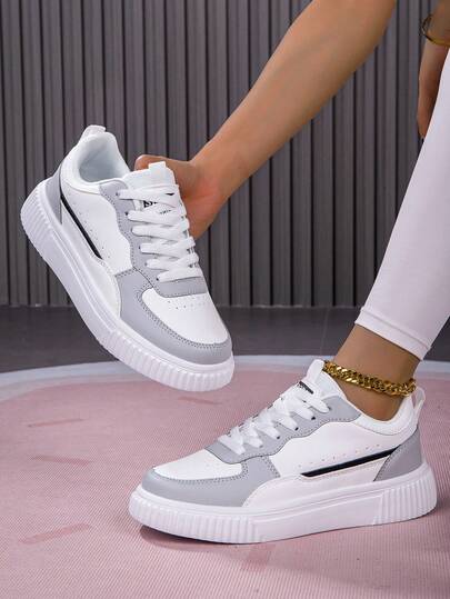 2026 Nuevos zapatos deportivos casuales de caña baja, gris y blanco, estilo coreano con suela blanda, tenis unisex, livianos y cómodos para uso diario