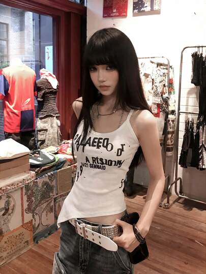 新款春夏字母印花吊带背心，杏色，修身剪裁，百搭性感，带胸垫，可外穿或内搭