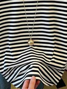 经典黑白条纹优雅百搭休闲圆领短袖T恤，适合通勤、夏季、度假、海滩等场合。 - 黑色 - 查看 4