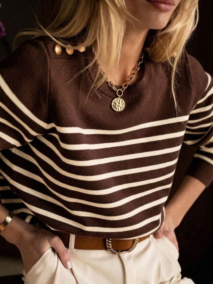 女款條紋金鈕扣圓領針織上衣,法式復古風秋冬修身毛衣,適合日常通勤與休閒穿著 - 巧克力棕 - 查看 1