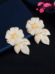 1 set de boucles d'oreilles pendantes fleur et feuille plaquées or jaune avec zirconium cubique micro-serti. Bijoux de luxe CZ pour femmes, mariées, demoiselles d'honneur, mariage, fiançailles, banquet, fête. Cadeau pour petite amie/épouse - Blanc - Voir 10