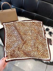 Lenço quadrado de seda sintética com estampa de leopardo vintage elegante, medindo 70 cm (27,6 polegadas), versátil, que pode ser usado como bandana, cinto, acessório de cabelo ou lenço de pescoço estiloso. Ideal para uso diário, praia e férias. - Multicolorido - Ver 1