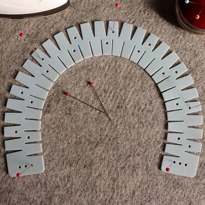 1 Set Of Durable And Soft Silicone Hemming Strips, An Excellent Auxiliary Sewing Tool For Clothing Design Samples Or Production - A Sewing Hemming Tape, Also An Ideal Gift For Mothers And Craft Enthusiasts. Hemming Tool For Shaping The Creases Of Fabrics, Clothing, And Bags - Includes 2 Strips Of Different Sizes Of Silicone Hemming Strips And Quilting Pins.