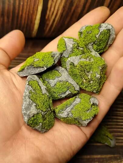 Decorative Stones For Aquariums, Aquatic Moss Plant Elements And Miniature Statues Can Be Used For Water Feature Arrangements And Micro-Landscape Designs - They Are Highly Suitable For Rock Landscapes With Forest Themes, Outdoor Landscape Beautification, And The Construction Of Handmade Miniature Scenes.