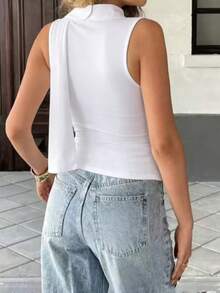 Top de tirantes plisado y drapeado de unicolor, de moda para eventos, citas, playa, vacaciones y uso casual en verano - Blanco - Ver 2