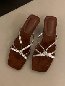 2026 Nya Franska Leopardmönstrade Kiltofflor med En Rem, Lämpliga Att Bära Med Klänningar, Silverfärgade Högklackade Sandaler Med Tunn Rem - Silver - Visa 3