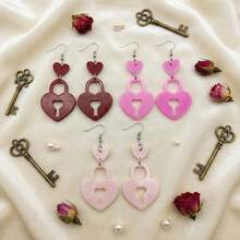1 par de pendientes colgantes con colgante de candado con forma de corazón, de acrílico ligero, estilo retro Y2K, regalo para aniversario de boda - Rojo oscuro - Ver 2