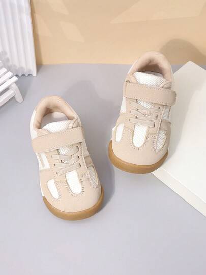 Ett par unisex flicksportskor, skor, 2026 pojkar vår och höst ny stil barn moralisk träning casual vita skor, sko sportskor lämpliga för alla årstider