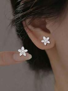 1 Pair S925 Sterling Silver Delicate Floral Stud Earrings, Elegant Aesthetic, Suitable For Daily, Party, Date, Beach Wear, Ideal Gift - Flowers - View 1