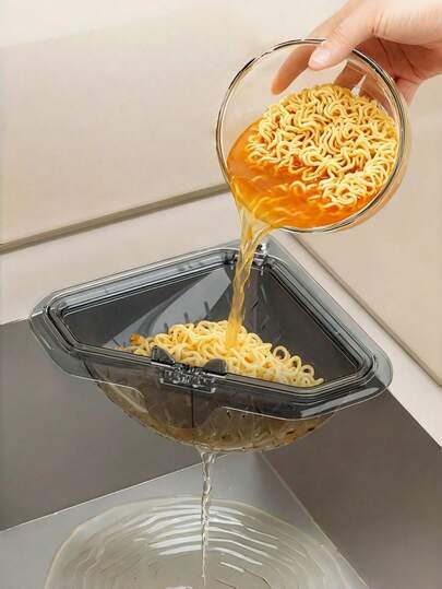 厨房水槽用磁吸式三角形沥水篮，用于过滤家庭食物残渣、剩菜剩饭和厨房垃圾，并用于沥水和储存。