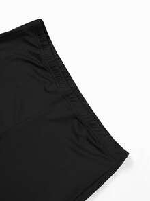 Disney Authorized Two-Piece Suit,This Women's Tracksuit Features The Classic Disney Ariel Princess Print And Is Perfect For Summer.The Set Includes A Women's Crew Neck T-Shirt And Athletic Shorts,100% Polyester Fiber Material,Made From A Soft, Comfortable Fabric, Suitable For Both Sporty And Casual Occasions.Its Simple Design Makes It Suitable For Various Events Such As Holidays,Parties, And Vacations,There Are Multiple Colors To Choose From. - 白色 - 查看 9