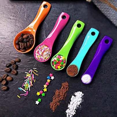 Bộ 5 cốc đong bằng nhựa nhiều màu sắc, dụng cụ đong bằng nhựa màu ngẫu nhiên dùng trong nhà bếp và làm bánh.