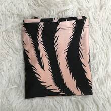 1条女士时尚印花头巾，柔软亲肤的涤纶针织面料，4种佩戴方式，适合日常佩戴 - 虎紋印花 - 查看 3