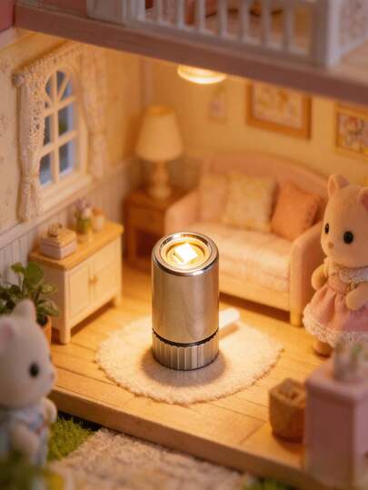 1个超迷你LED灯，可选暖白光和冷白光。设计时尚简约，体积小巧，光线柔和不刺眼。电池供电，无需接线即可使用。是娃娃屋装饰照明和微缩场景照明的理想之选。