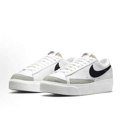  Zapatillas Nike Blazer de plataforma baja con diseños de materiales mixtos para mujer, en blanco y negro