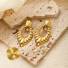 1-Piece Retro Luxury Textured Gold Geometric Teardrop-Shaped Women's Earrings, Suitable For Daily Commuting, Shopping, And Formal Occasions. It Can Also Be A Valentine's Day Gift For Girlfriends Or A Birthday Gift For Close Friends. - Gold - View 1