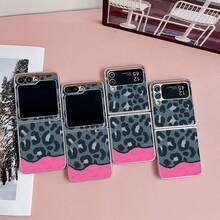 Gray-Black-Pink Leopard Print Edgy Chic Folding Phone Case With Chain, Suitable Compatible With Samsung Galaxy Z Flip3 5G/Galaxy Z Flip 4 5G/Galaxy Z Flip 5 5G/Galaxy Z Flip 6 5G/Galaxy Z Flip 7 5G, Personalized Folding Protective Cover - Multicolor - View 4