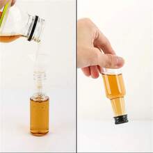 Bộ 24 chai nhựa mini và 1 phễu nhỏ (50ml/1.7oz), chai đựng cồn rỗng có thể tái sử dụng với nắp vặn bằng nhôm màu đen bạc, thích hợp làm quà tặng Giáng sinh, sinh nhật, đám cưới, tiệc tùng. - Xem 8