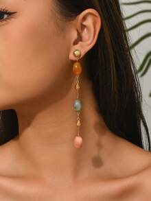 一对优雅夸张性感波西米亚风波浪形仿玉树脂块不对称吊坠耳环，饰以金色贝壳、水滴形流苏、桶形珠和花卉树脂，多种颜色可选，适合性感派对和节日佩戴。树脂块由多种颜色人工混合而成，每个树脂块都有需要注意的浇口。 - 彩色 - 查看 2