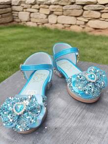 1 par de zapatos de fiesta para niñas con lazo decorado de purpurina morada, parte superior brillante, tacón bajo, correa ajustable, adecuados para fiestas, cumpleaños y ocasiones especiales - Azul - Ver 3
