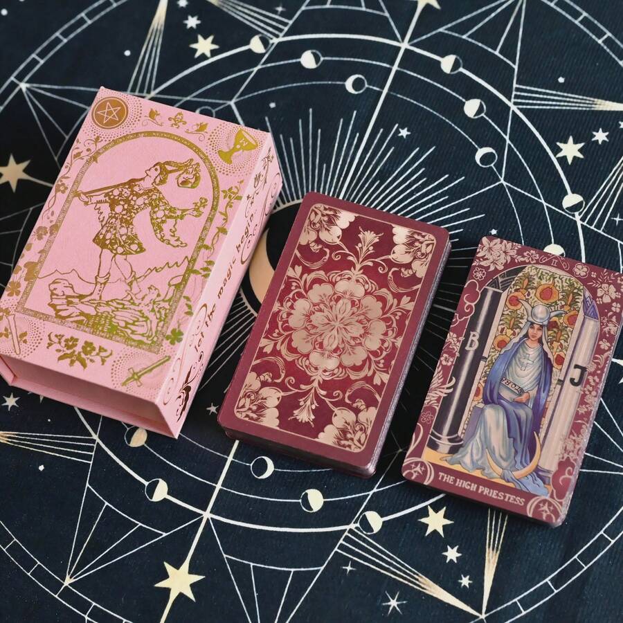 Classic Crimson Flower Chapter PET Tarot Card Gift Box Set - Complete 78 Black Gold Tarot Cards For Beginners, Tarot Card Deck With Meanings - Expert Tarot Cards, 4.7in*2.8in(12cm*7cm), Fate, Divination, Oracle Cards, Christmas, Halloween, Thanksgiving, Gift, Fortune Telling, Future, Prophecy Tarot Cards (Includes English Tarot Card Instruction Guide) - 彩色 - 查看 1