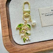 1个女士艺术绿叶珍珠合金钥匙扣，清新植物少女包包挂饰 - 彩色 - 查看 2