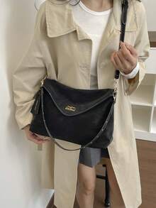 Fashionable New Solid Color Tag Decoration Flip Commuter Handbag, Classic Versatile Hardware Buckle Large Capacity Women's Diagonal Shoulder Bag, Suitable For Shopping, Wallets, Shopping, Young Women, College Students, Newcomers, And White-Collar Workers. They Are Very Suitable For Offices, Universities, Work, Business, Commuting, Outdoor Activities, Travel, And Outings - Black - View 6