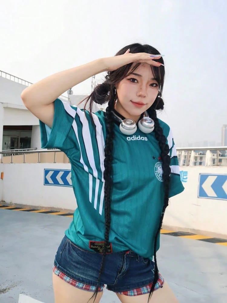 Áo đấu sân khách của đội tuyển Đức năm 1996 của adidas, áo bóng đá tay ngắn thể thao thường ngày của đội tuyển quốc gia Đức, unisex, màu xanh lá cây đậm. - Xanh lá cây đậm - Xem 1