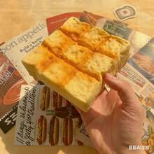 1个全新柔软可捏面包减压玩具，慢回弹挤压玩具，适合办公室、生日/圣诞节/万圣节礼物 - 彩色 - 查看 4