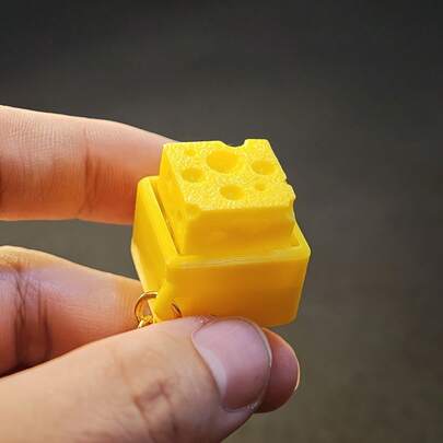 1 pieza Llavero con colgante de botón mecánico con forma de queso - Amarillo brillante, gran regalo para amigos y accesorio diario, ornamento casual | Llavero amarillo brillante | Material de plástico duradero