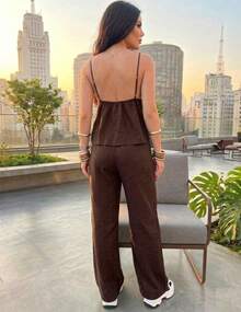 Set Includes A Tie-Front Top With Adjustable Straps And High-Waisted Wide-Leg Pants. Elegant And Comfortable Emily Brand. Casual Sets For Vacations And Offices. Suitable For All Seasons. - 鏽棕色 - 查看 2