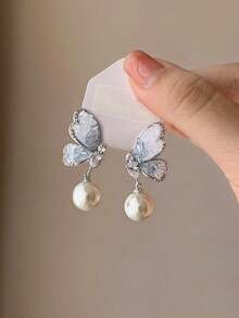 Korean Elegant Pearl Flower Vintage Stud Earrings, Niche Personalized Versatile Jewelry Accessories - Butterfly - View 13