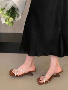 2026 Nya Franska Leopardmönstrade Kiltofflor med En Rem, Lämpliga Att Bära Med Klänningar, Silverfärgade Högklackade Sandaler Med Tunn Rem - Silver - Visa 4