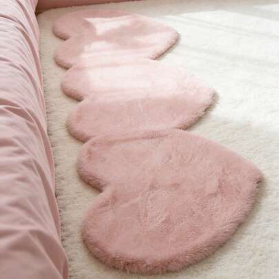 1件粉色爱心装饰地毯，爱心图案，情人节礼物，情人节装饰，3颗粉色爱心卧室装饰，小地毯，地毯，家居装饰，客厅地毯，小型客厅地毯，卧室地毯，客厅家居装饰，户外地毯，可水洗地毯