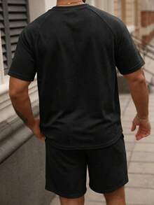 男士夏季休闲时尚百搭细条纹品牌个性化印花侧袋设计柔软透气户外休闲短袖圆领T恤和短裤两件套 - 黑色 - 查看 2
