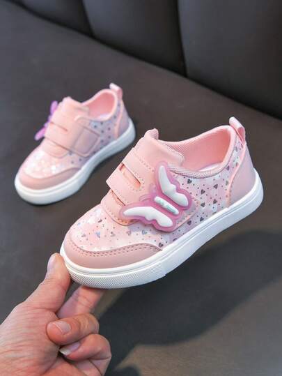 A Pair Of Cute Girls' Board Shoes For Girl, Spring And Autumn Children's Sports Shoes, Lightweight Girls' Board Shoes For Girl Aged 1 To 6, And Princess Shoes Suitable For All Seasons