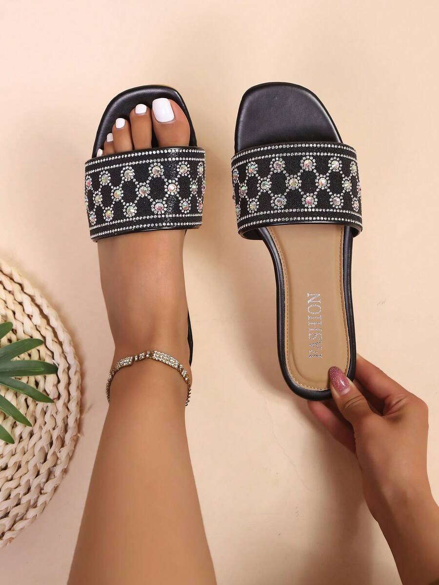 女士黑色水晶装饰平底沙滩拖鞋，低跟，时尚百搭舒适简约轻便方头套脚沙滩凉鞋