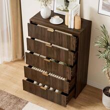 BVFUKA 5 Drawer Dresser, 32 Inch Wide Chest With Gold Handles For Bedroom Living Room Office - 核桃 - 查看 4