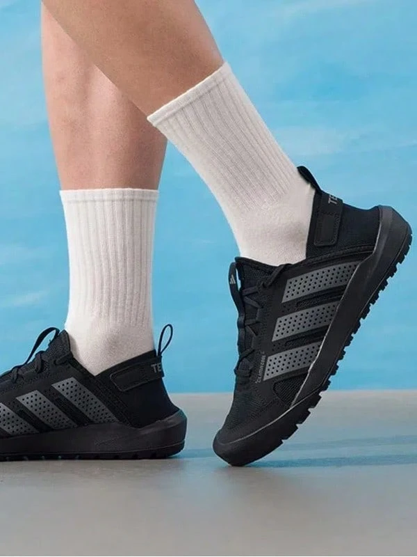 adidas DAROGA 25 低筒 健行鞋 男女同款 黑色 - 黑色 - 查看 1