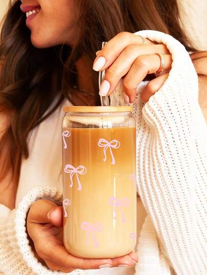 可爱粉色蝴蝶结装饰塑料杯（带盖和吸管），精致冰咖啡杯，青春学院风设计便携杯，是送给女性的生日、情人节和圣诞节礼物，送给少女的礼物，也是时尚单品。