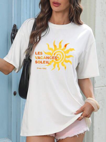 大码女式太阳字母图案圆领白色休闲T恤，夏季常规长度宽松落肩袖，休闲T恤，度假T恤，度假风，新款夏季款式，韩版舒适时尚通勤百搭