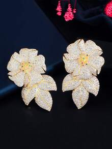1 set de boucles d'oreilles pendantes fleur et feuille plaquées or jaune avec zirconium cubique micro-serti. Bijoux de luxe CZ pour femmes, mariées, demoiselles d'honneur, mariage, fiançailles, banquet, fête. Cadeau pour petite amie/épouse - Blanc - Voir 9